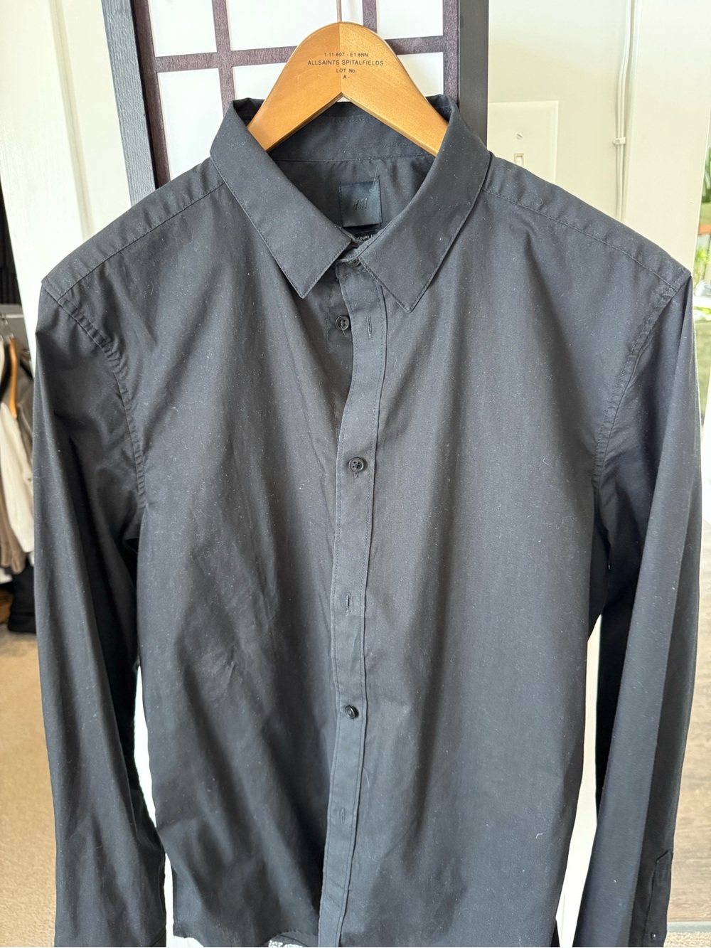 4 dress Shirts from H&M  3 Black, and one beige Men's Long-Sleeve Dress Shirt
